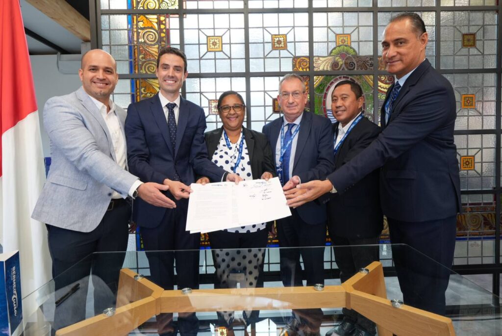 BTF firma Alianza
